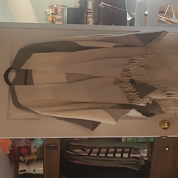 O/S Cozy Shawl - Picture 1 of 2